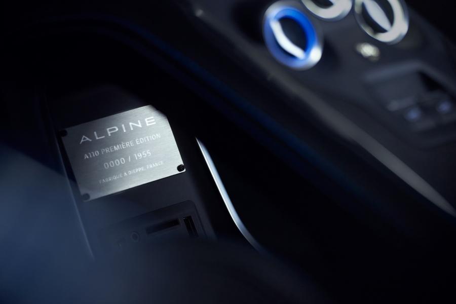 Детали интерьера Alpine A110 Premiere Edition 2017 года  (фото 45 из 186)